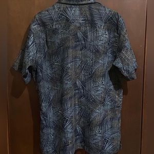 preowned Vanheusen men’s medium button up shirt